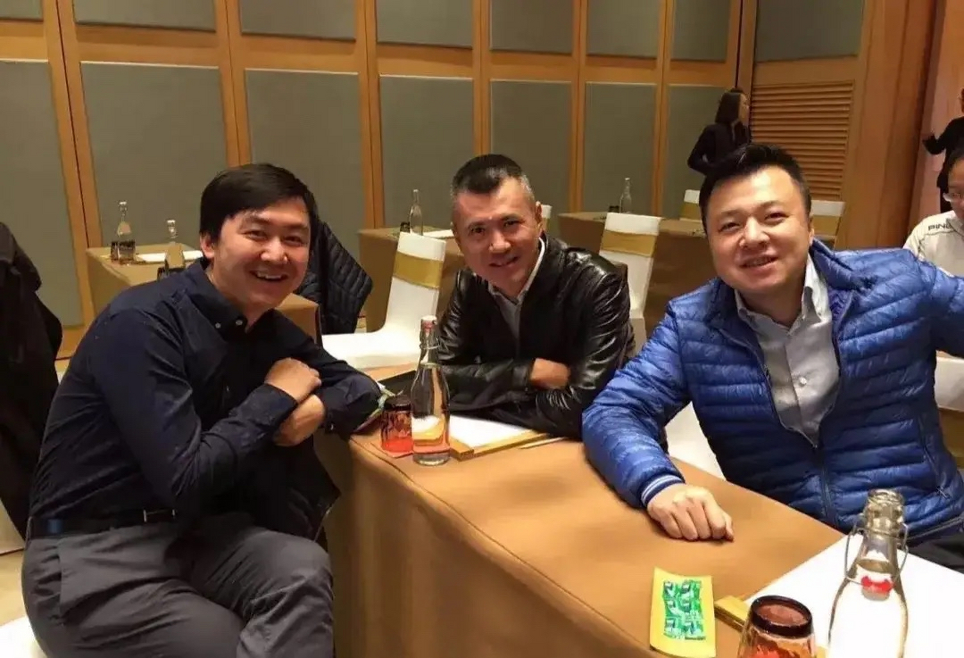 华为孟晚舟现任丈夫刘晓棕参加儿子的成人礼,引起了一些热议.