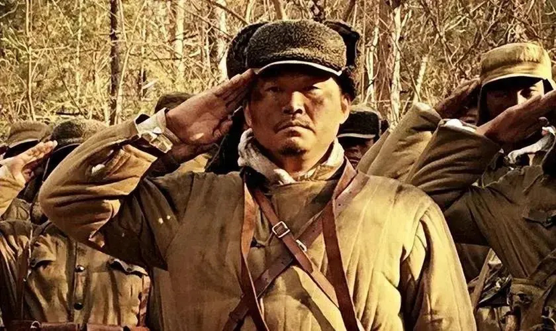 1950年,志愿军炊事班班长康庆禄牺牲后,他的机枪仍然在发射子弹,击毙