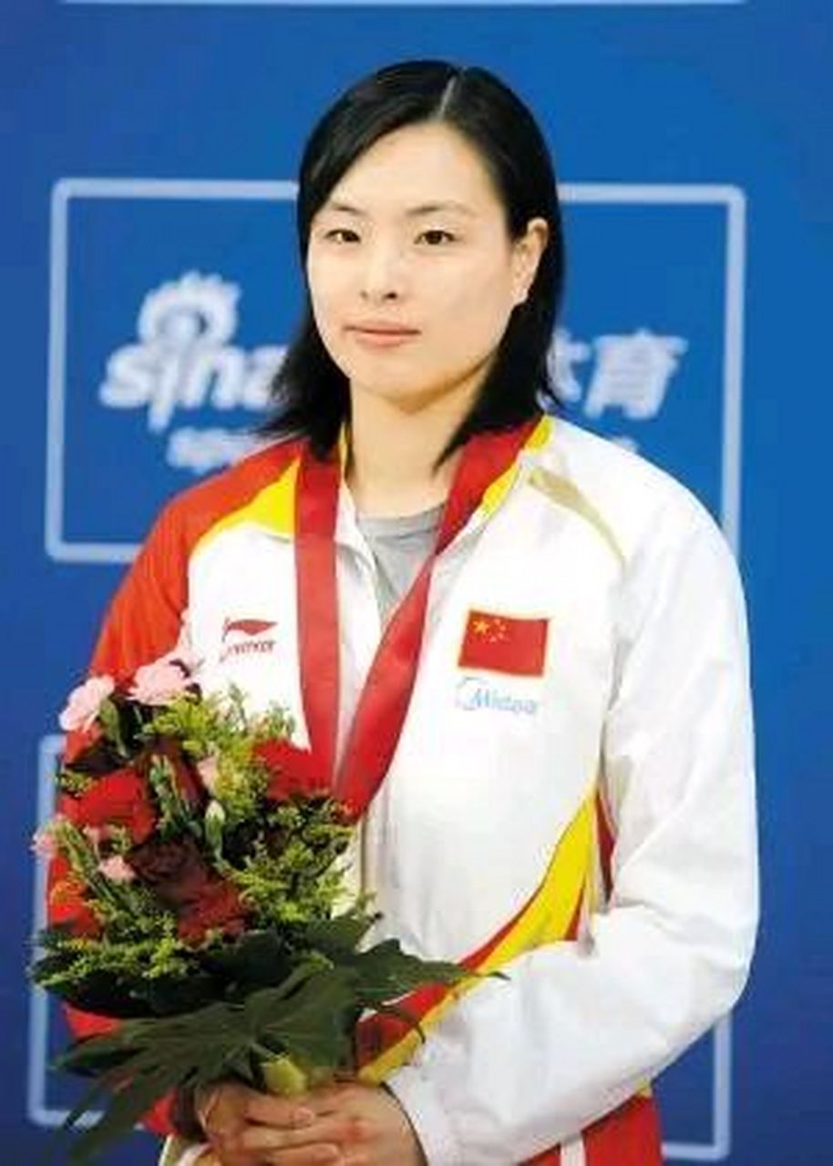 郭晶晶结婚时,想把小叔子霍启山icon介绍给吴敏霞icon:"我的小叔子看