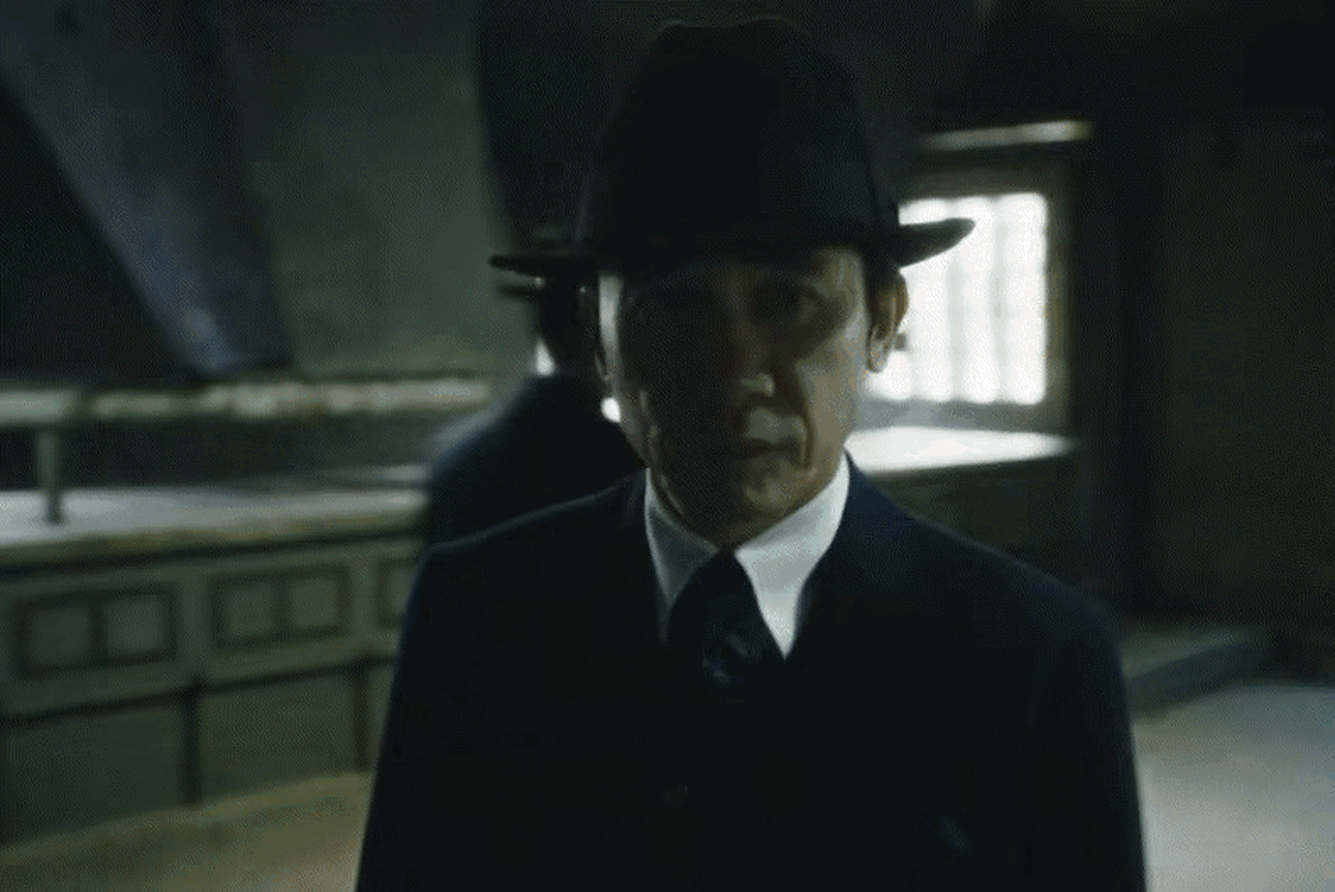 程耳的作品《无名》,延续了他一贯的黑色氛围和审美,梁朝伟,王一博和