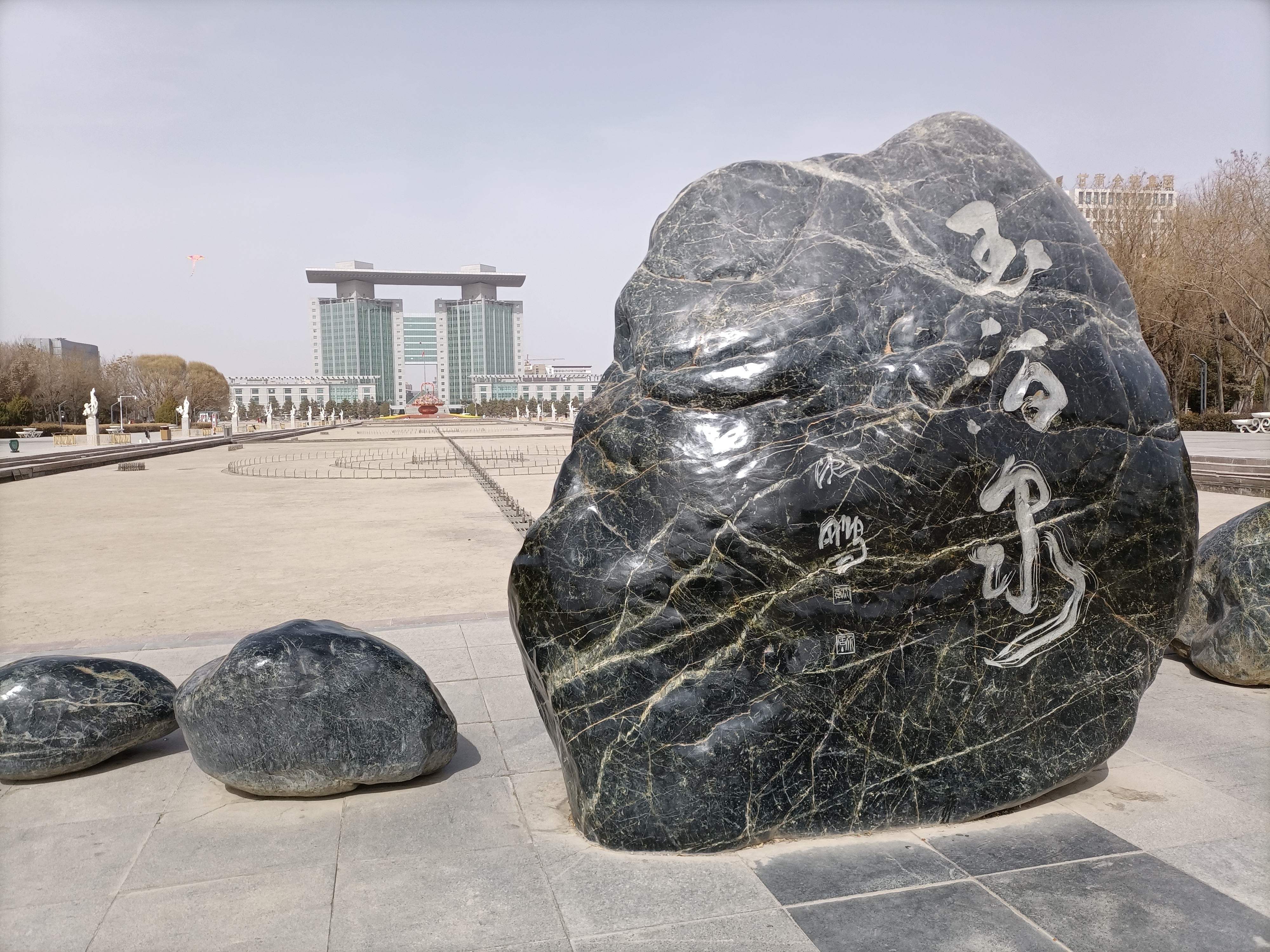 酒泉市政广场,市中心鼓楼景色