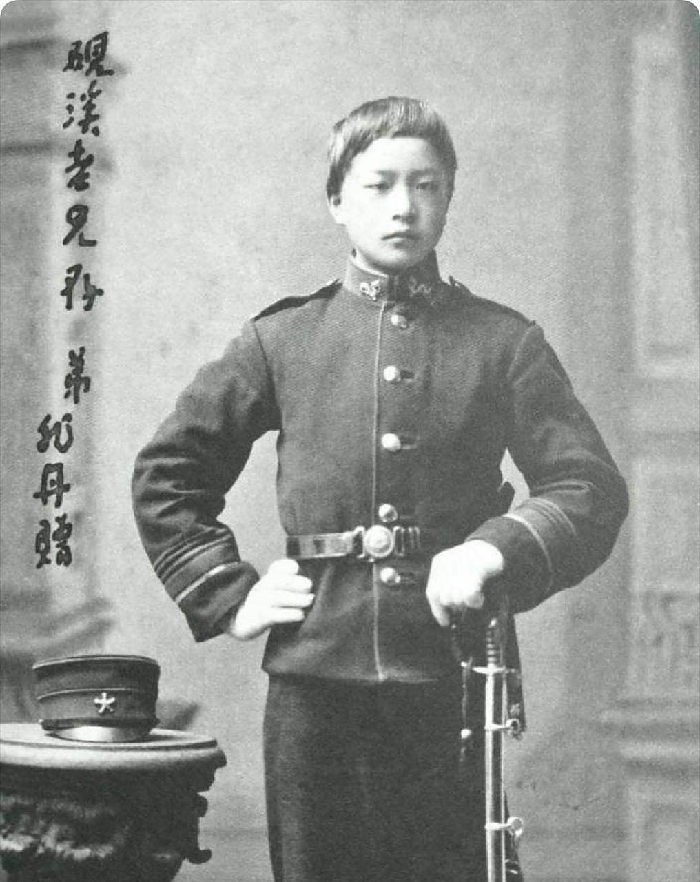 清末新军的勋章,是否有了解呢?如新军帽子上是中国独有的"龙爪章".