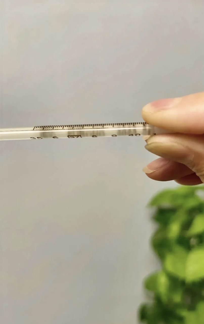 干了一架,原因是孩子发烧烧到39度了,让他去楼下药店买盒退烧药回来