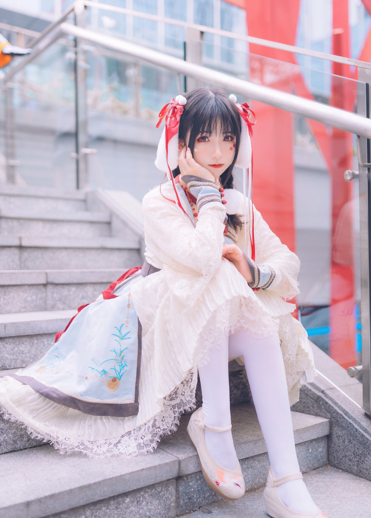 少女穿古风lolita配"白丝"裤袜,看到衣服背后的样子,我爱了