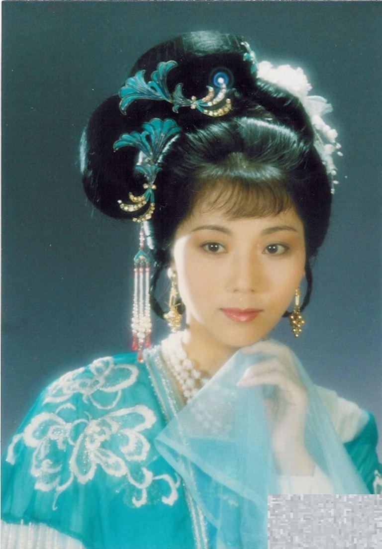 "越剧仙子"何英:最红时随丈夫出国,离异后现状如何