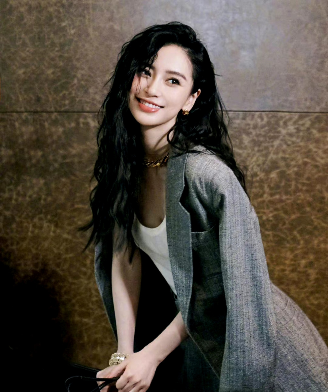 angelababy点了三个痣