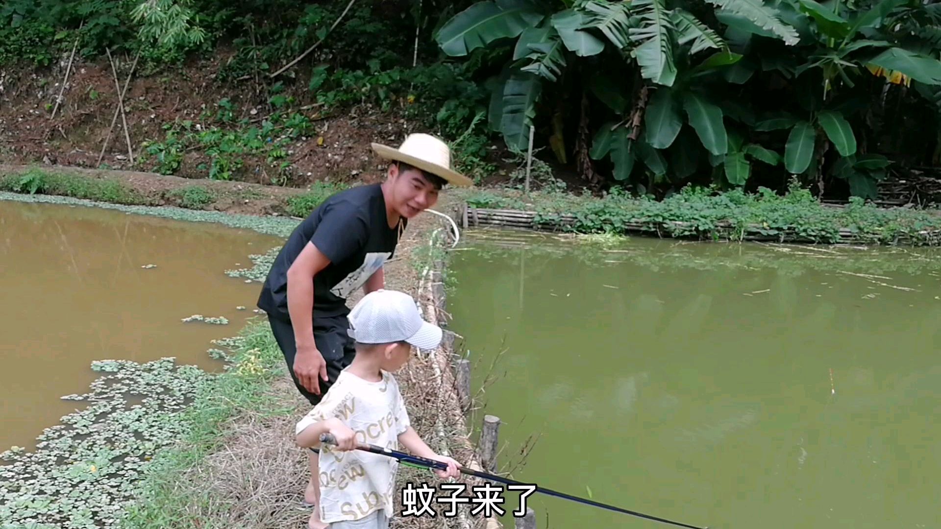 儿子很喜欢钓鱼,今天满足一下他的小愿望,带他真实体验钓鱼乐趣