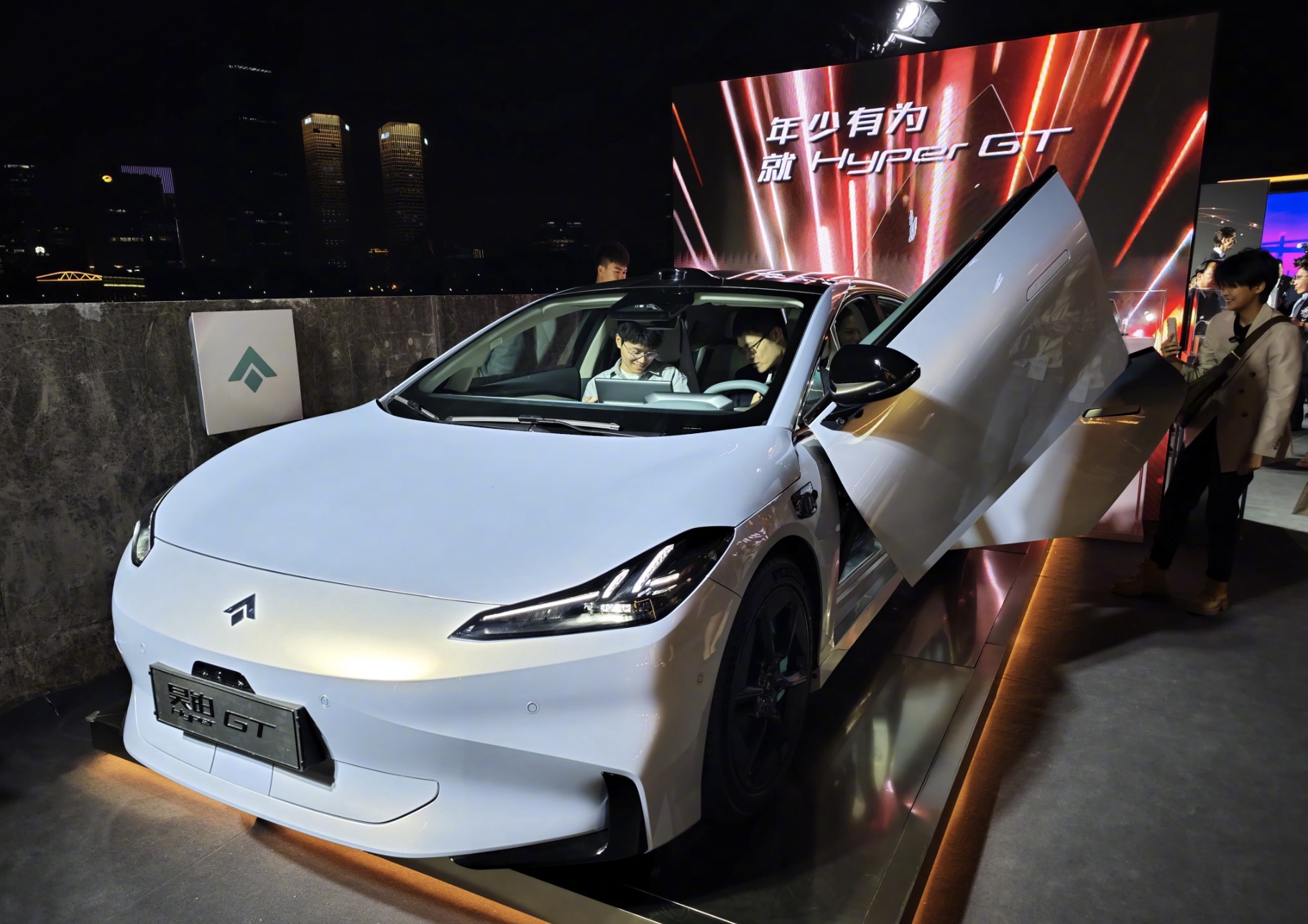 上海车展|昊铂hyper gt亮相,旋翼式车门/星灵架构