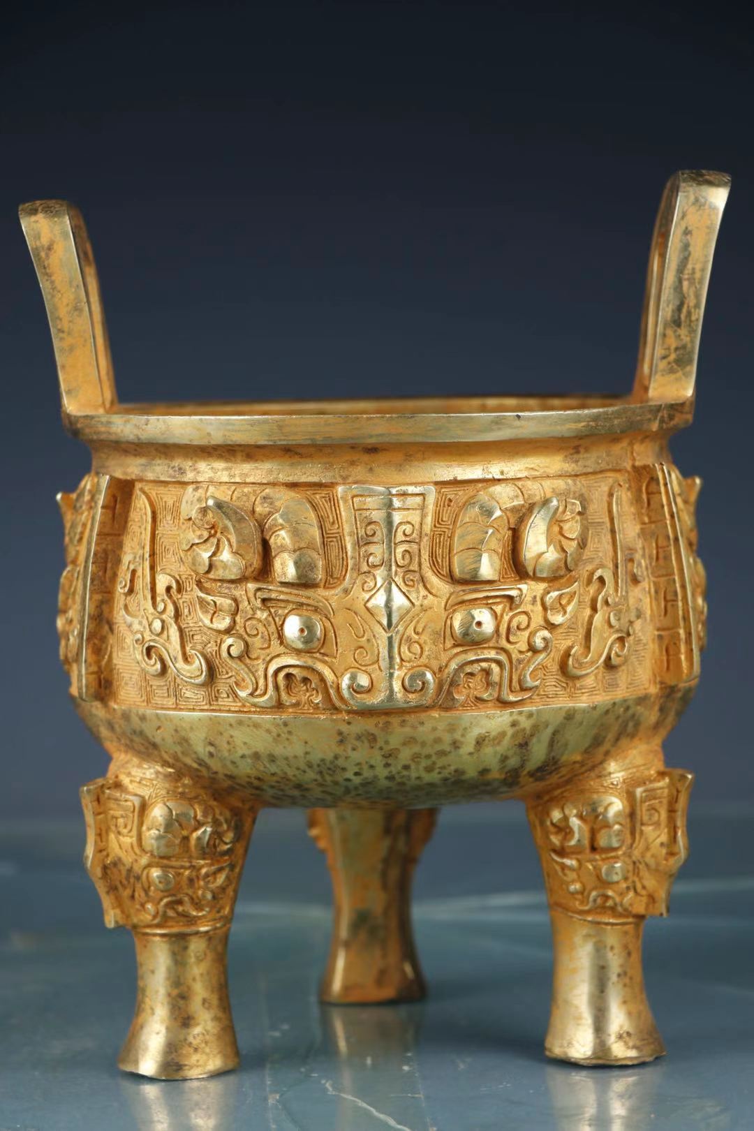 鎏金兽面三足鼎(香炉)高23.5cm宽19cm重5.32斤