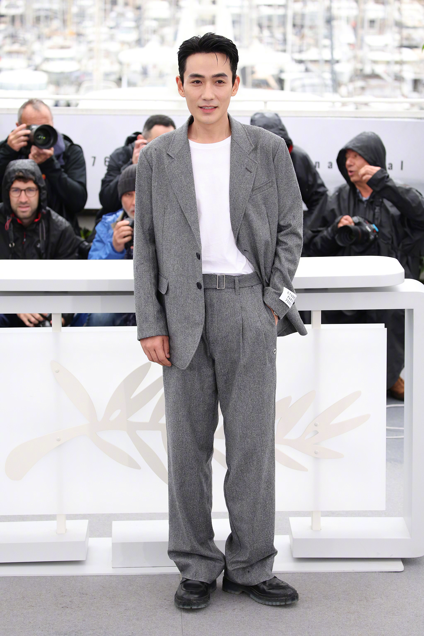 朱一龙带着新作《河边的错误》亮相戛纳电影节,媒体photocall环节