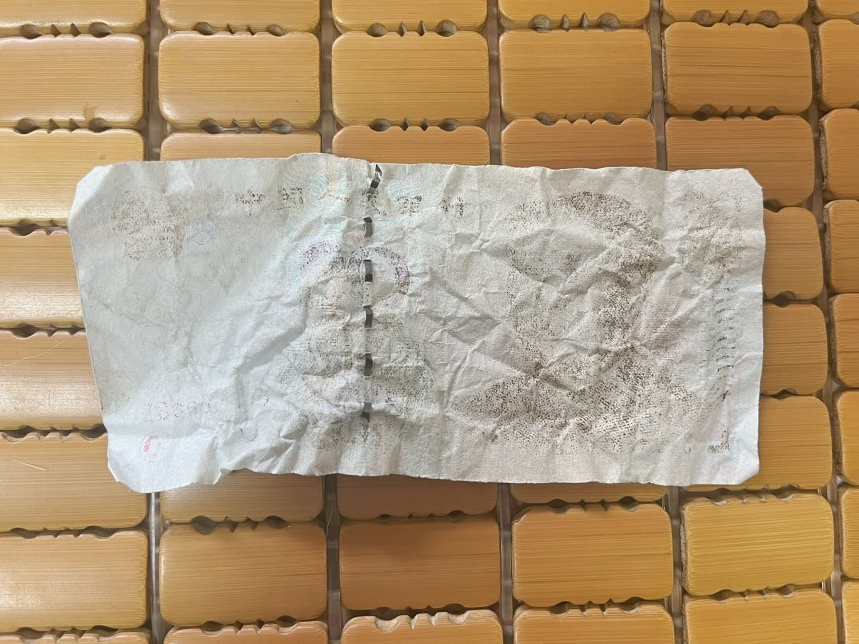 翻出一张被洗衣机洗过的钱钱,请问还能去银行换吗?