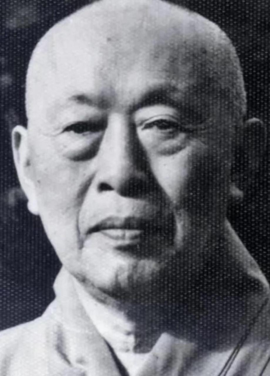 1944年,日军进攻桂林,巨赞法师带领弟子们阻抗日军,他挥舞着大刀,手刃