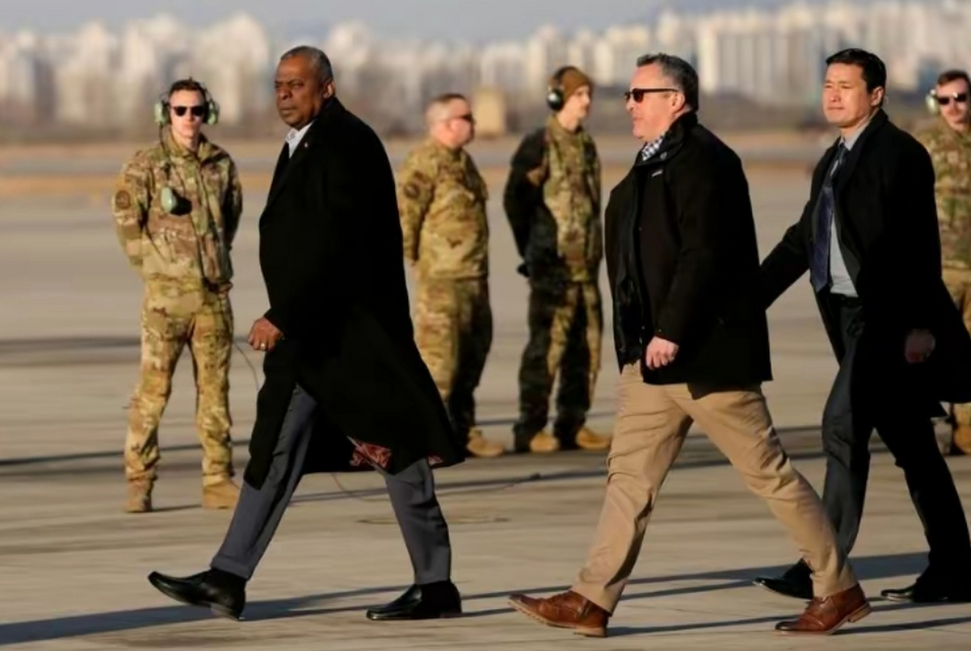 菲律宾总统小马科斯可以说是左右逢源,最近菲律宾和美国达成一致