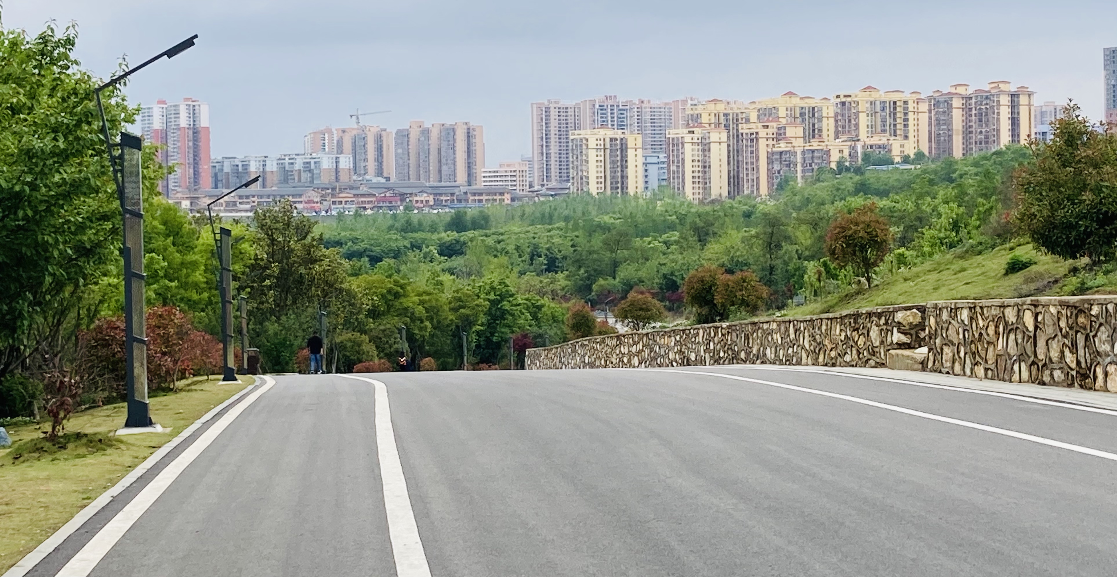 5月威宁北坡上的草海