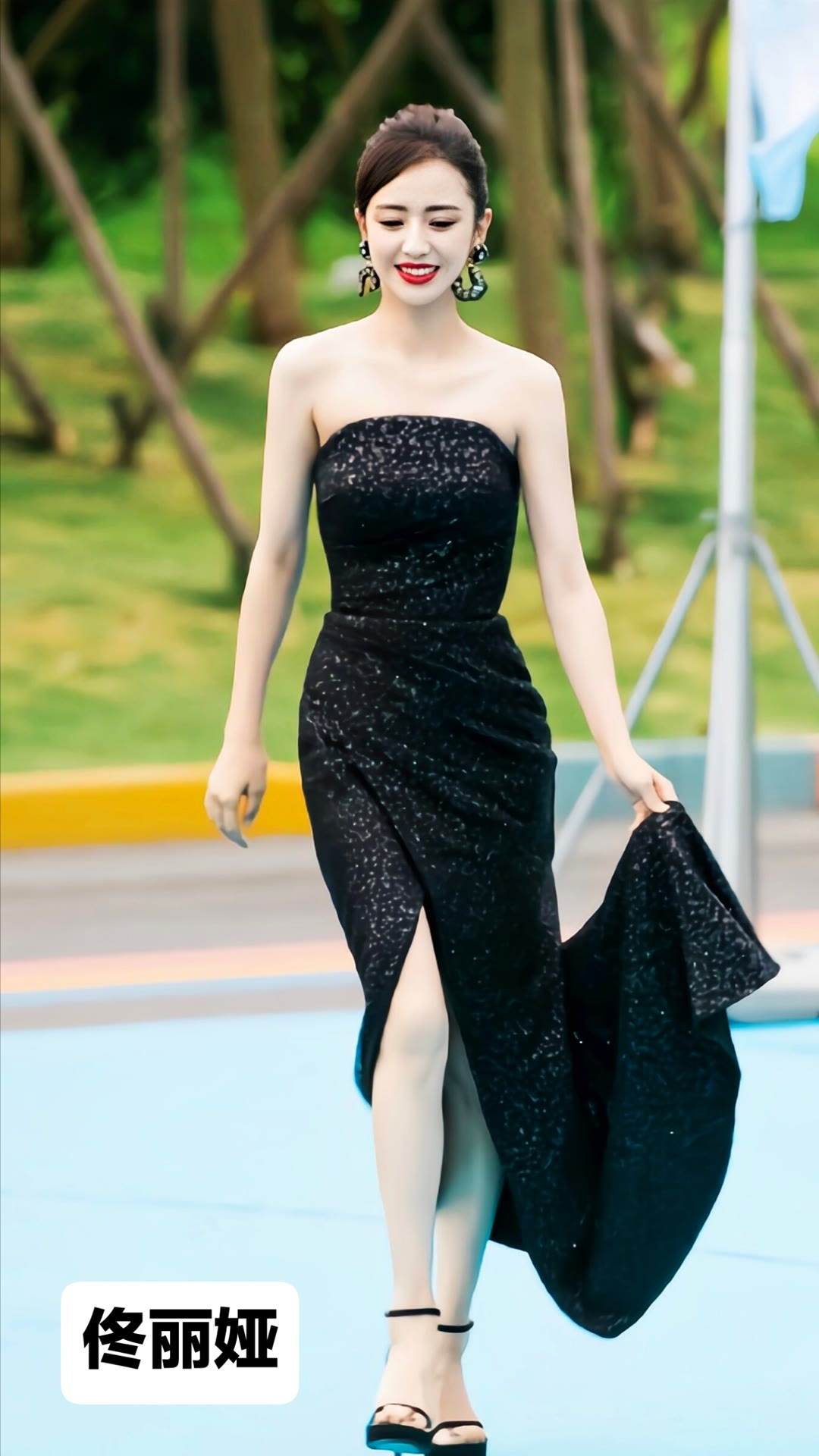 30位女明星穿高开叉裙,气质各有千秋,有你喜欢的吗