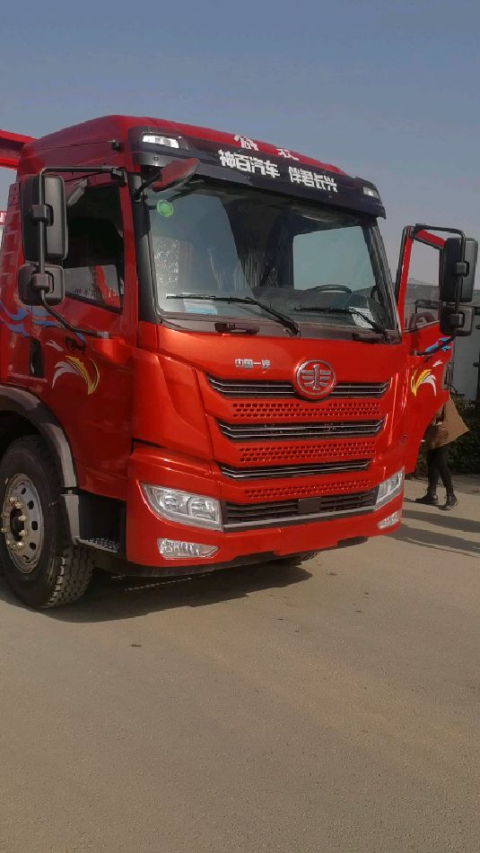 解放龙v国六6米8平板车