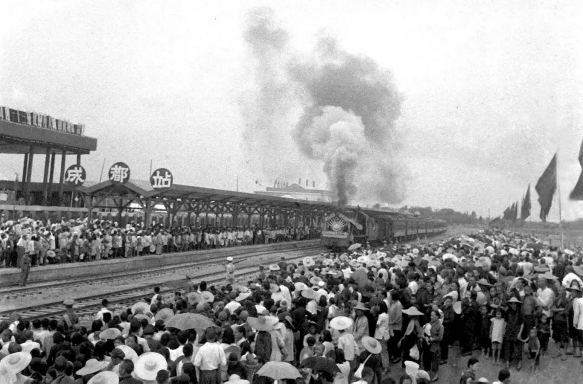 1952年7月新中国第一条铁路干线——成渝铁路建成通车