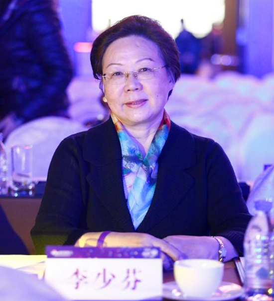 钟南山夫妻罕见同框,87岁夫人满头黑发气质佳!