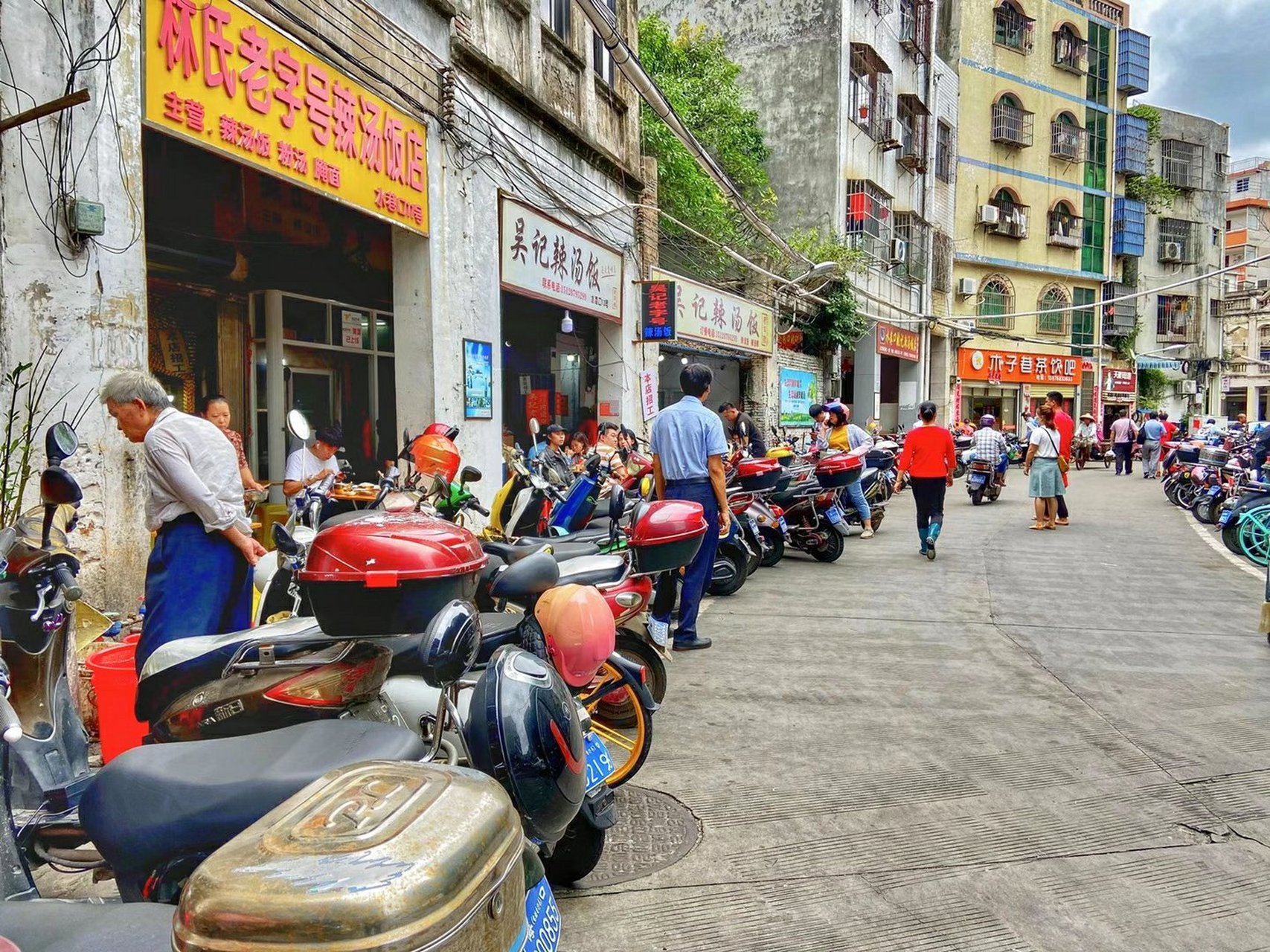 海口青年路小巷子图片