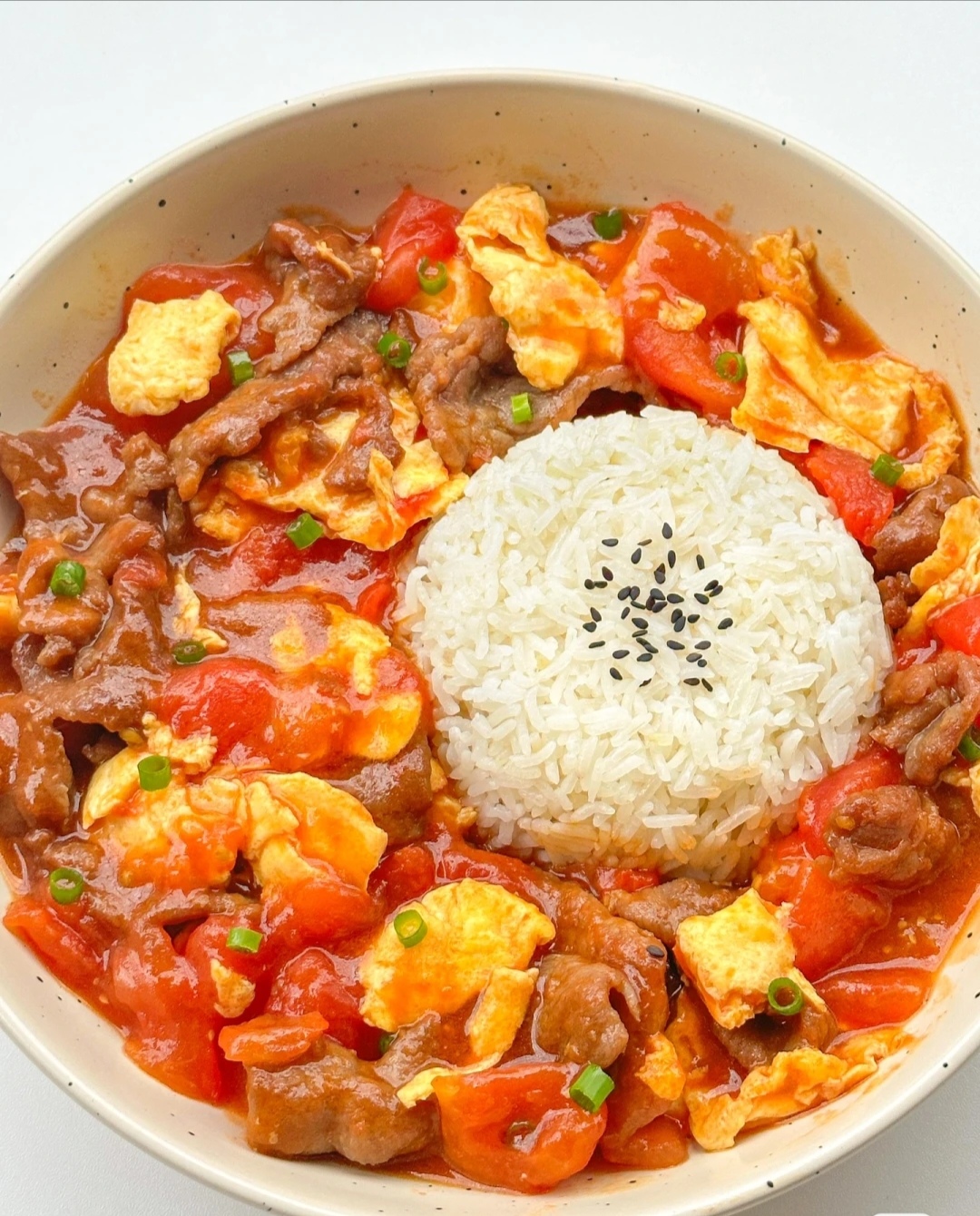 番茄滑蛋牛肉饭	酱汁浓郁好吃到舔盘!