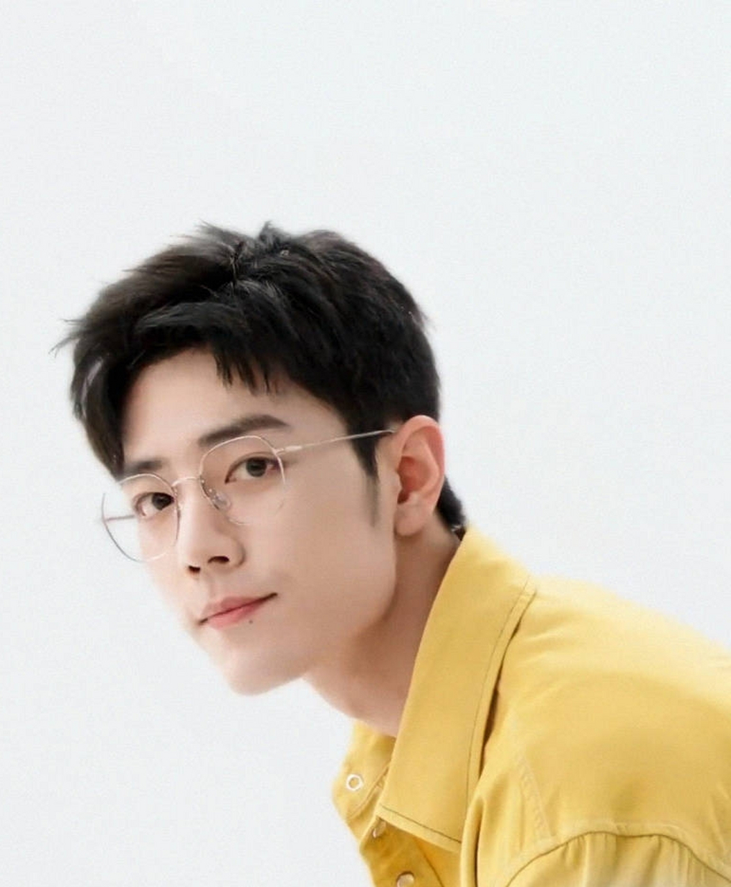 近距离欣赏,我战的眼睛好清澈明亮,特别是这个开扇式的双眼皮,啊啊啊