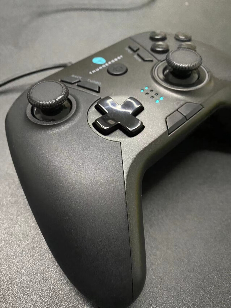 【雷神g50手柄双模游戏手柄:适用pc和xbox,获得更多游戏乐趣】雷神g50