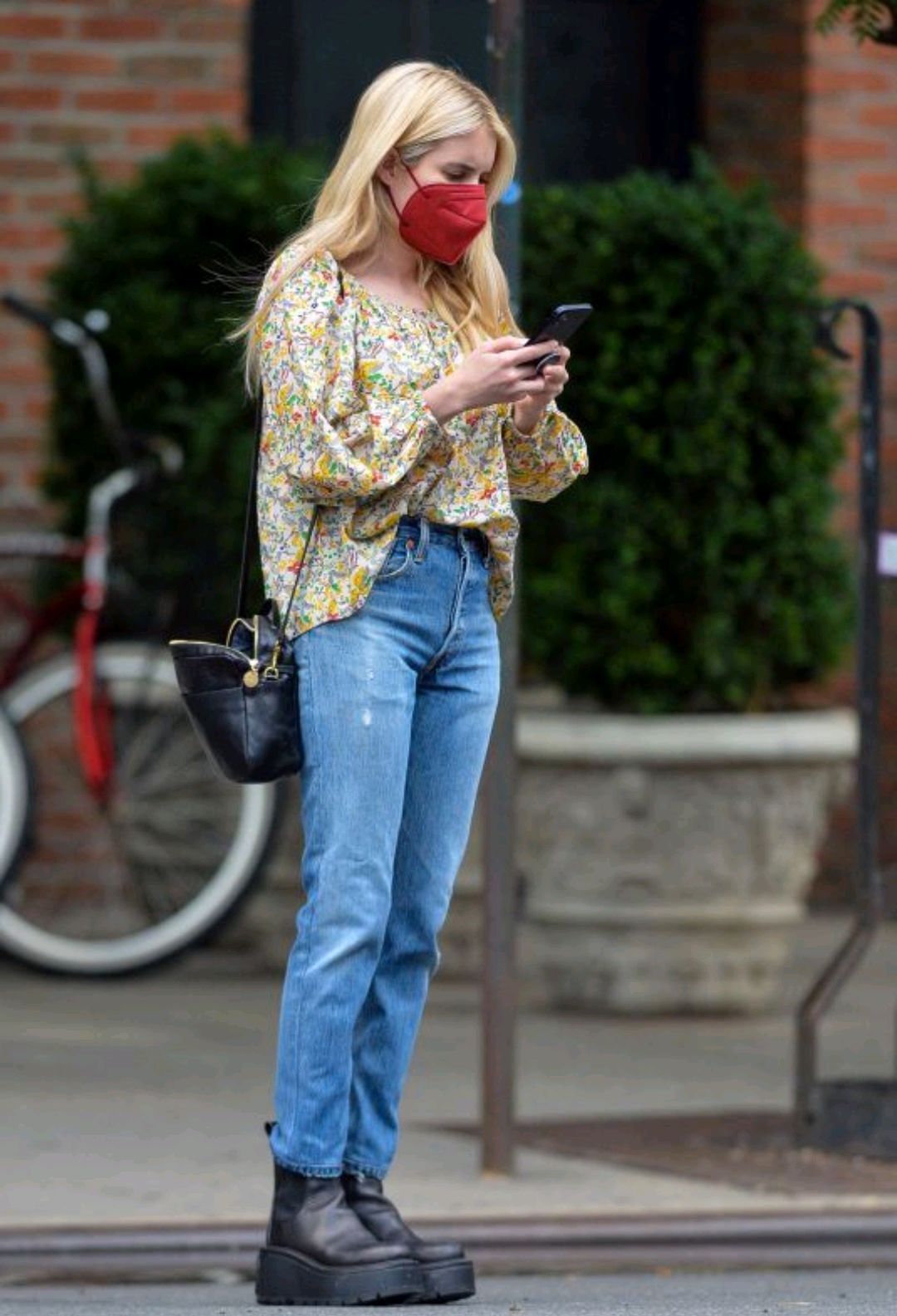 艾玛罗伯茨秋季穿搭示范,有温度又有风度,刚好适合我们日常借鉴