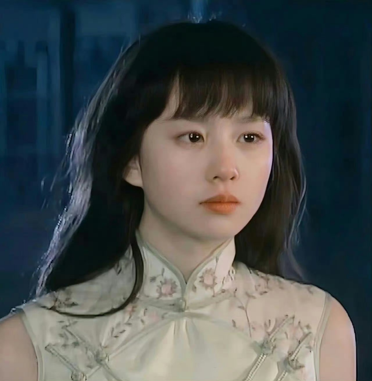 17岁的齐刘海刘诗诗好嫩,这白月光般的美貌,就是我的初恋脸,谁看了不