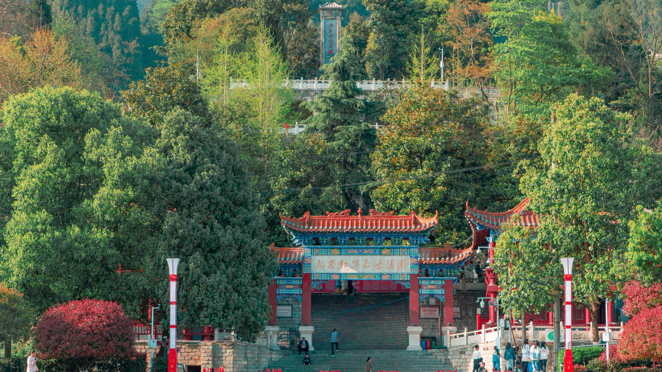 威信县扎西老街 地处昭通市威信县城扎西红色小镇内,始建于1856年