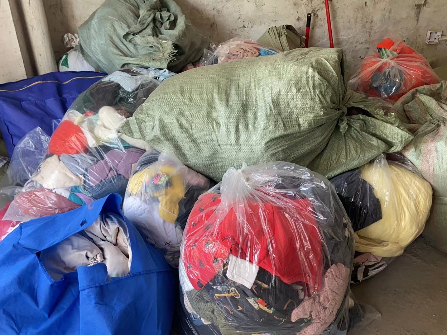 回收旧衣服,我们到底该怎么做?