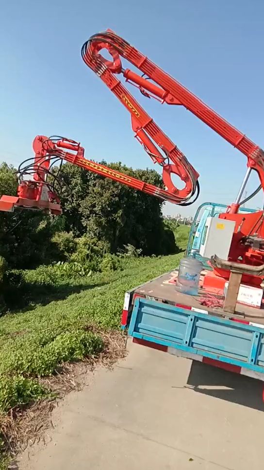 公路边坡打草机绿篱修剪机车载式液压绿篱修剪机高速公路养护-度小视