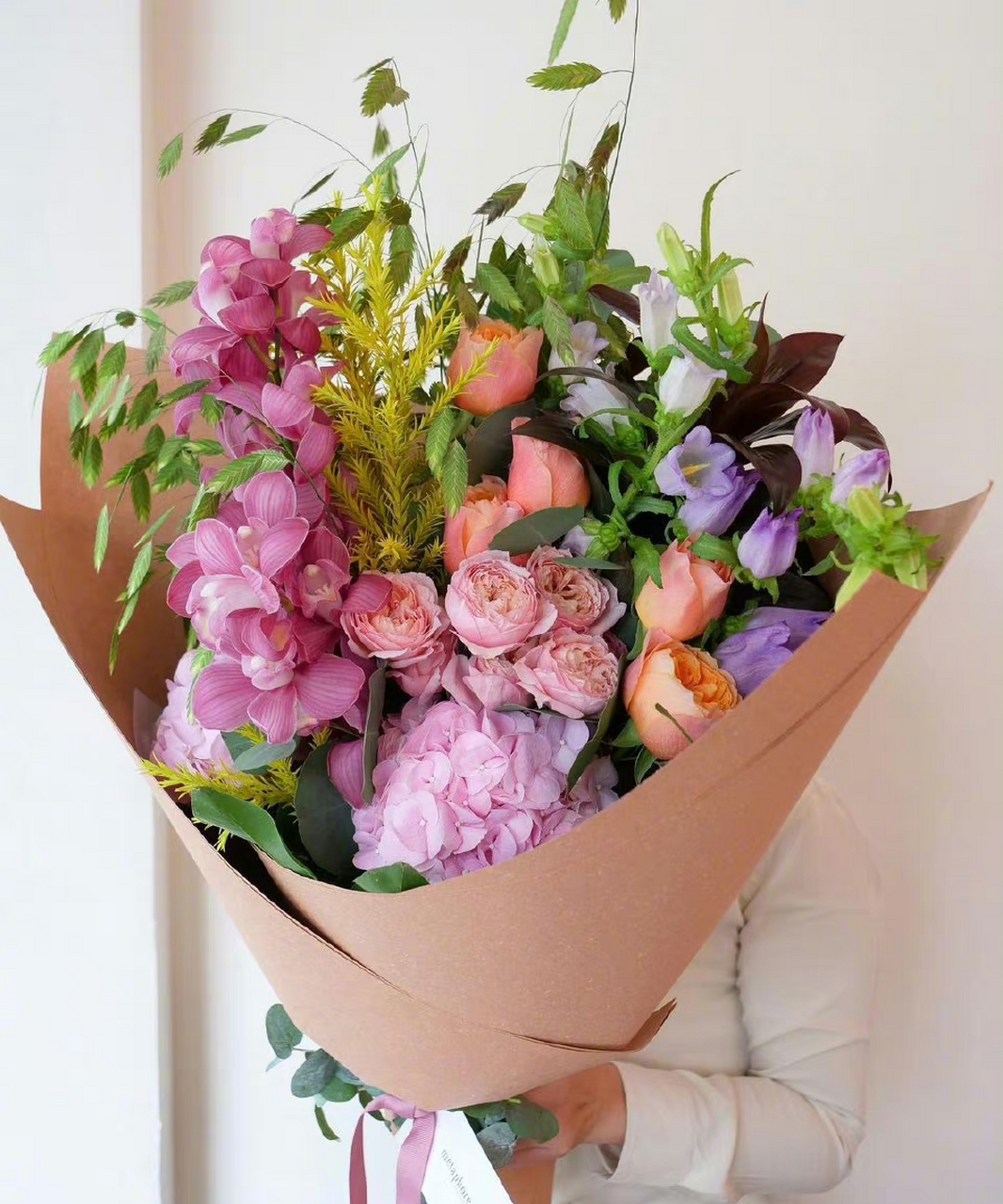 送自己一束花 ,每一个优秀的人,都不是与生俱来带着光环的,也不一定是