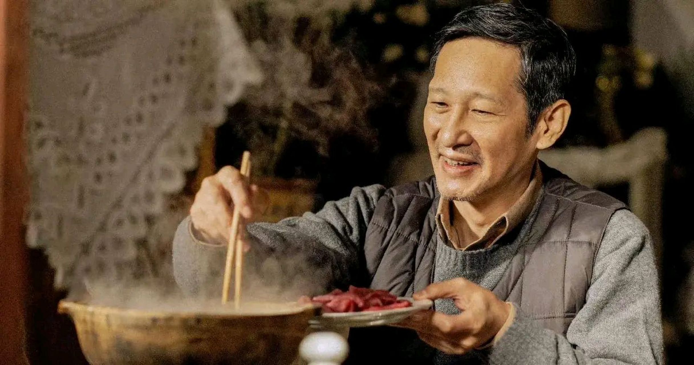 演员王劲松老师的母亲感染新冠去世了,王老师今年55岁