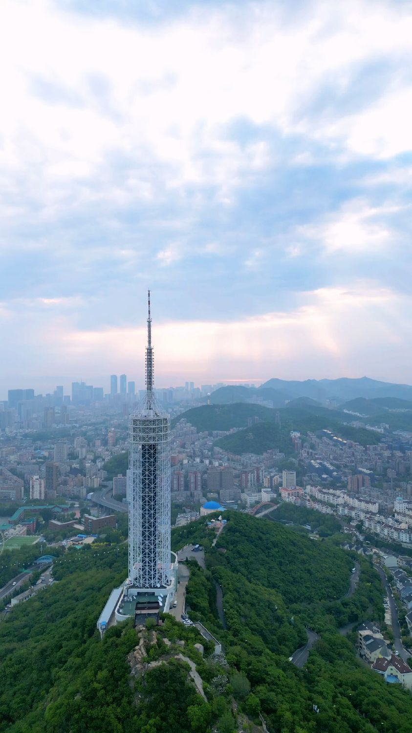 航拍大连地标建筑绿山电视塔