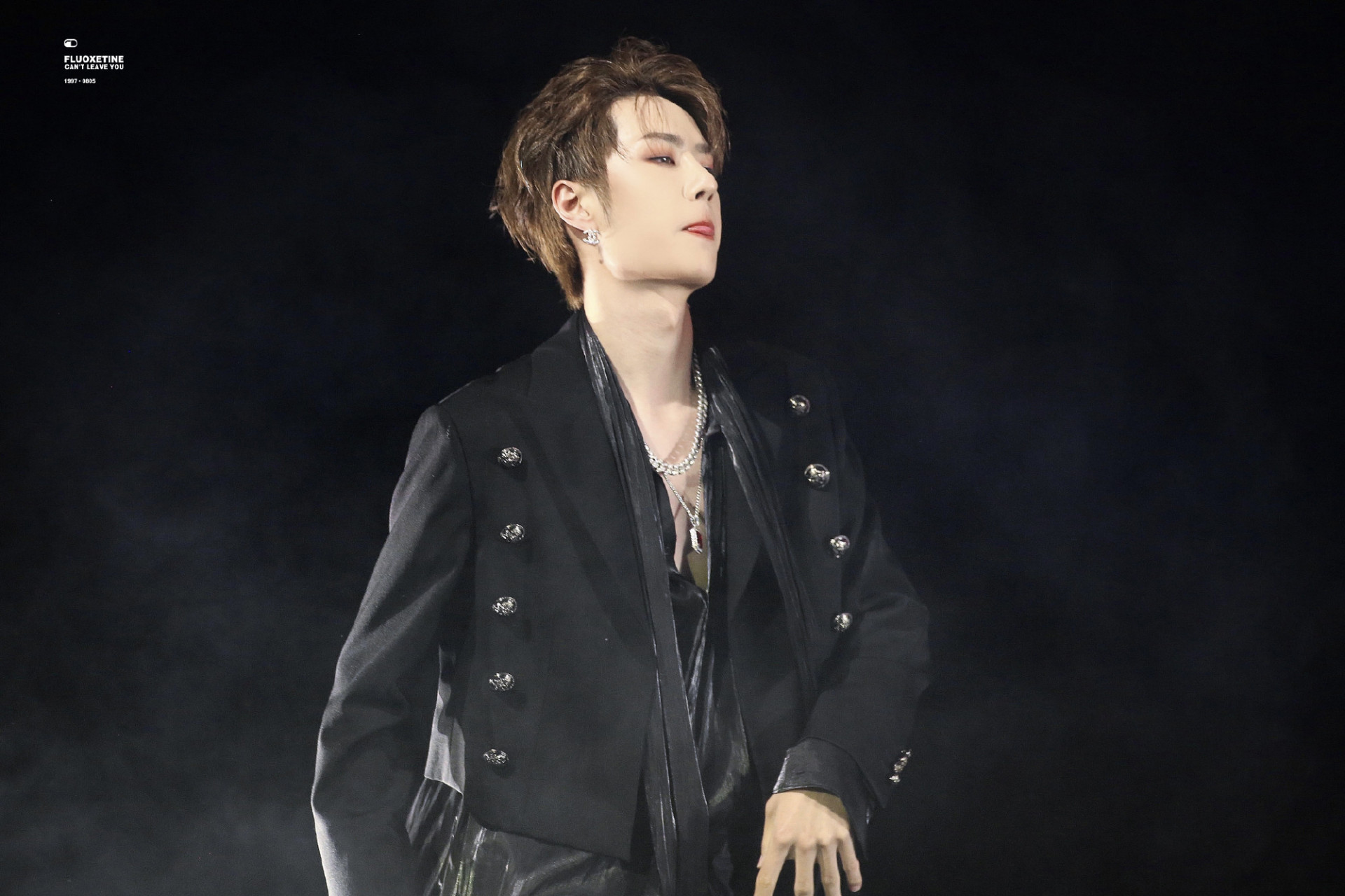 王一博的黑白大片,总有一张a到你 #每日娱乐报道# #王一博