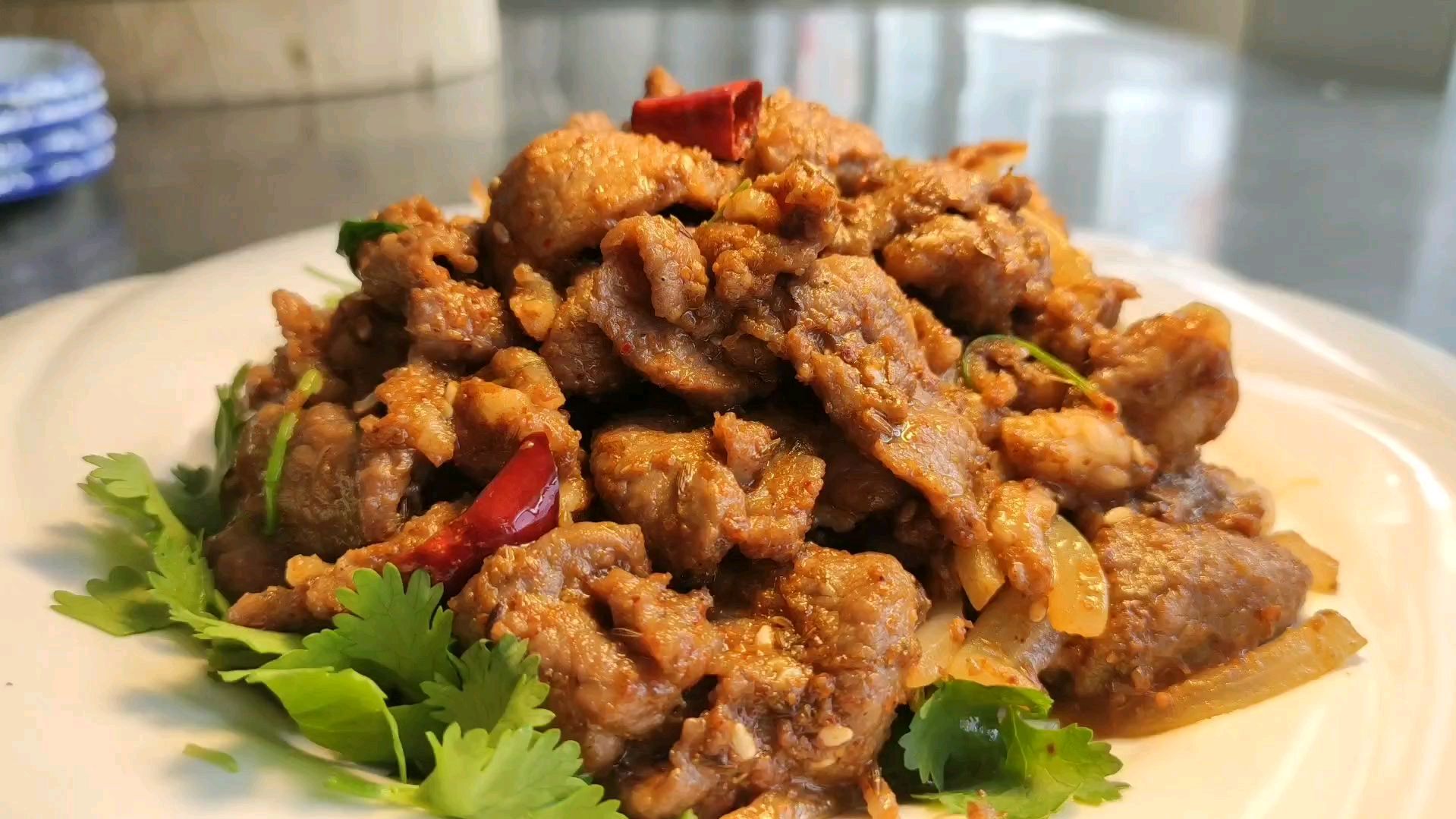 厨师教你炒孜然羊肉,上浆过程详细,不用嫩肉粉,羊肉照样软嫩