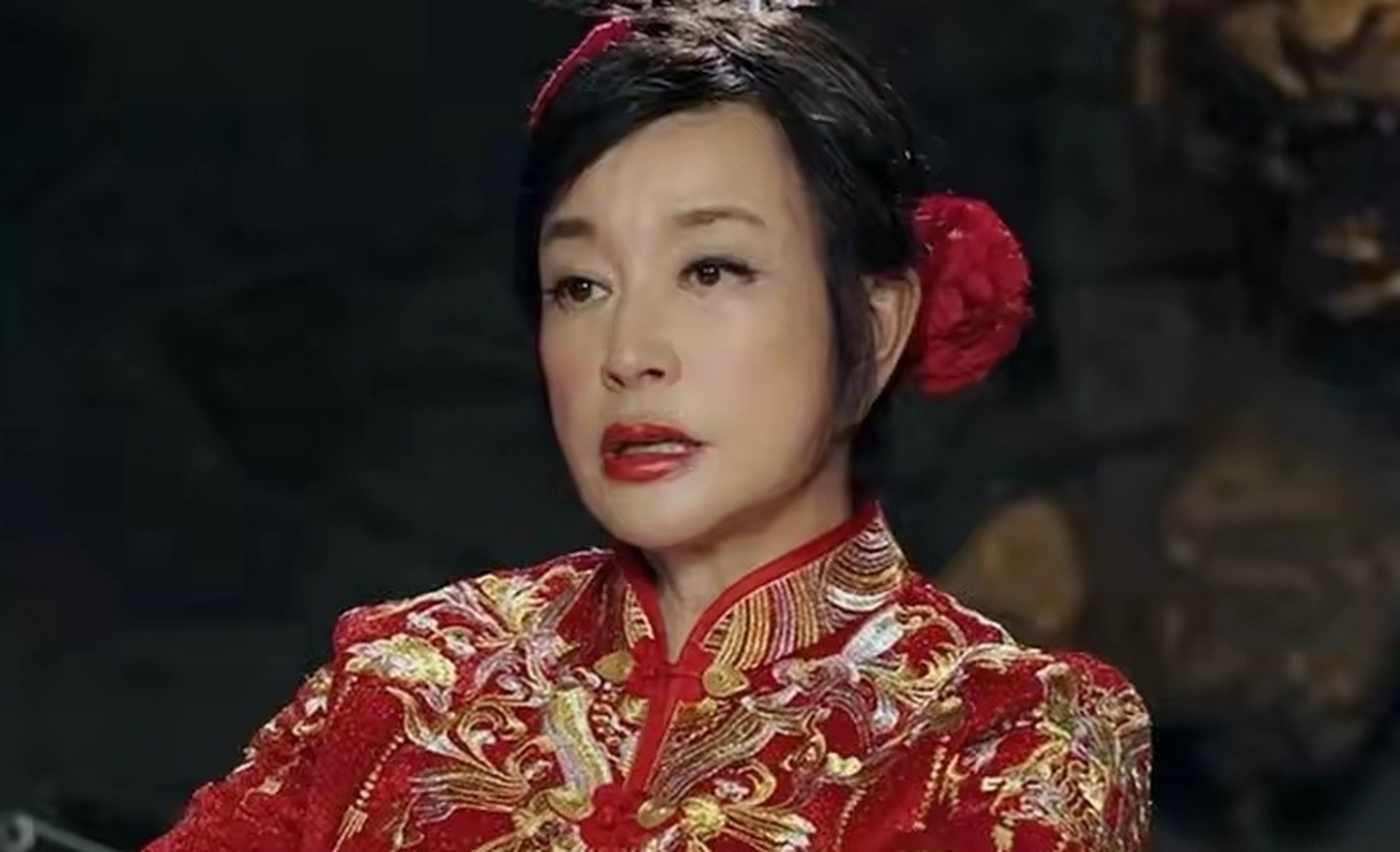 70岁的刘晓庆饰演新娘,那叫一个辣眼睛啊  刘晓庆其实我蛮喜欢的,演技