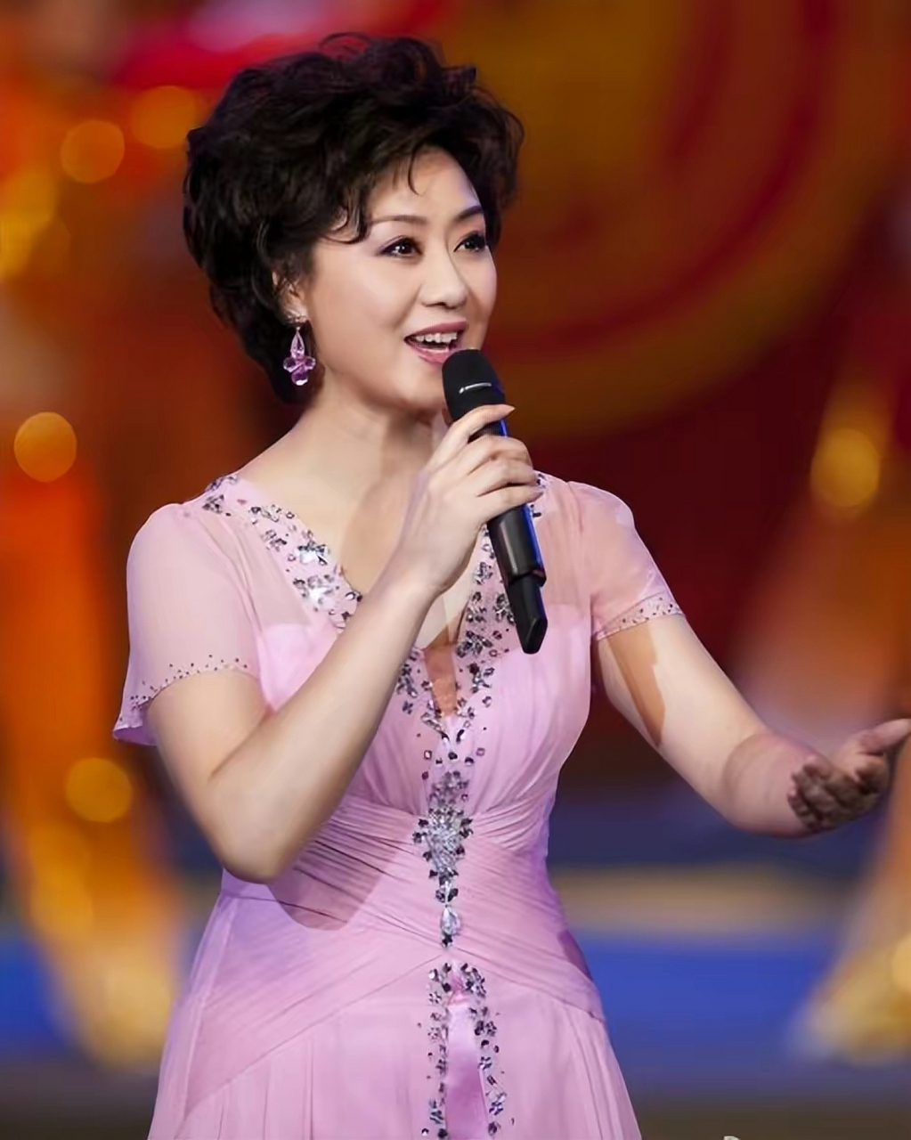 李胜素京剧第一美人,《穆桂英挂帅》《贵妃醉酒》《霸王别姬》等都是