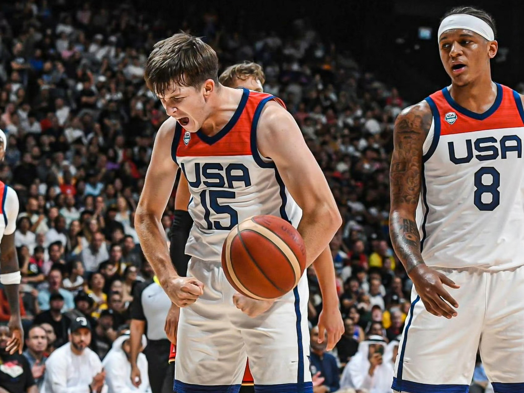 湖人赚大了,里夫斯在代表美国男篮出战的五场热身赛中发挥出色!