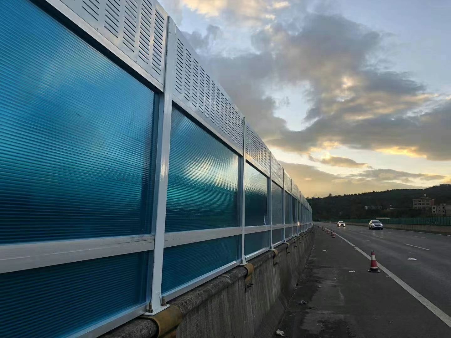 声屏障护栏,隔音屏安装效果展示