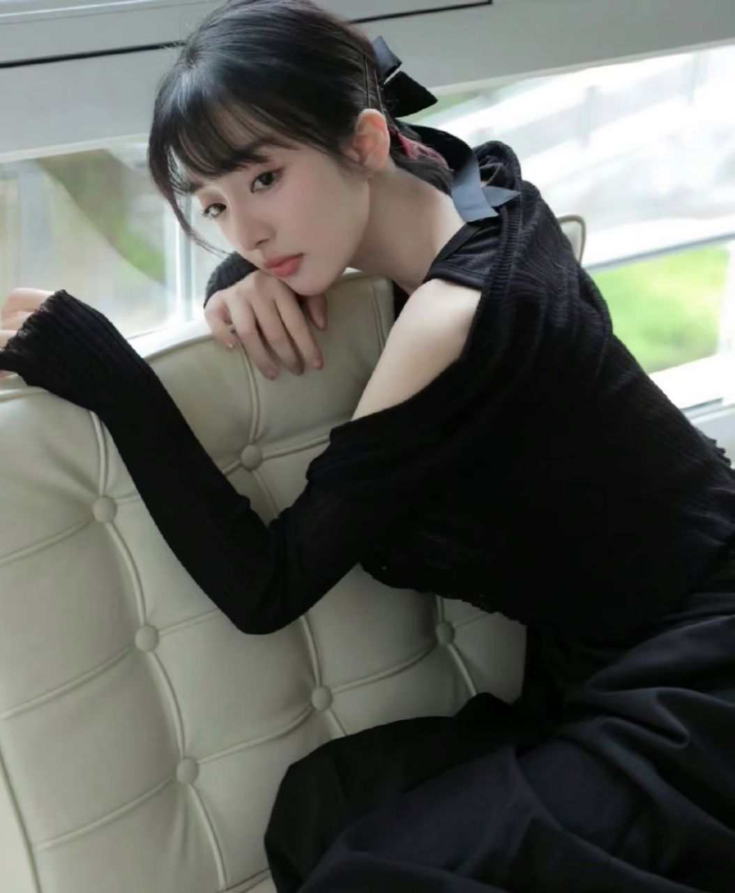 一个人在家太无聊了,我想吃烤肠了#日常穿搭# #美女# #时尚穿搭