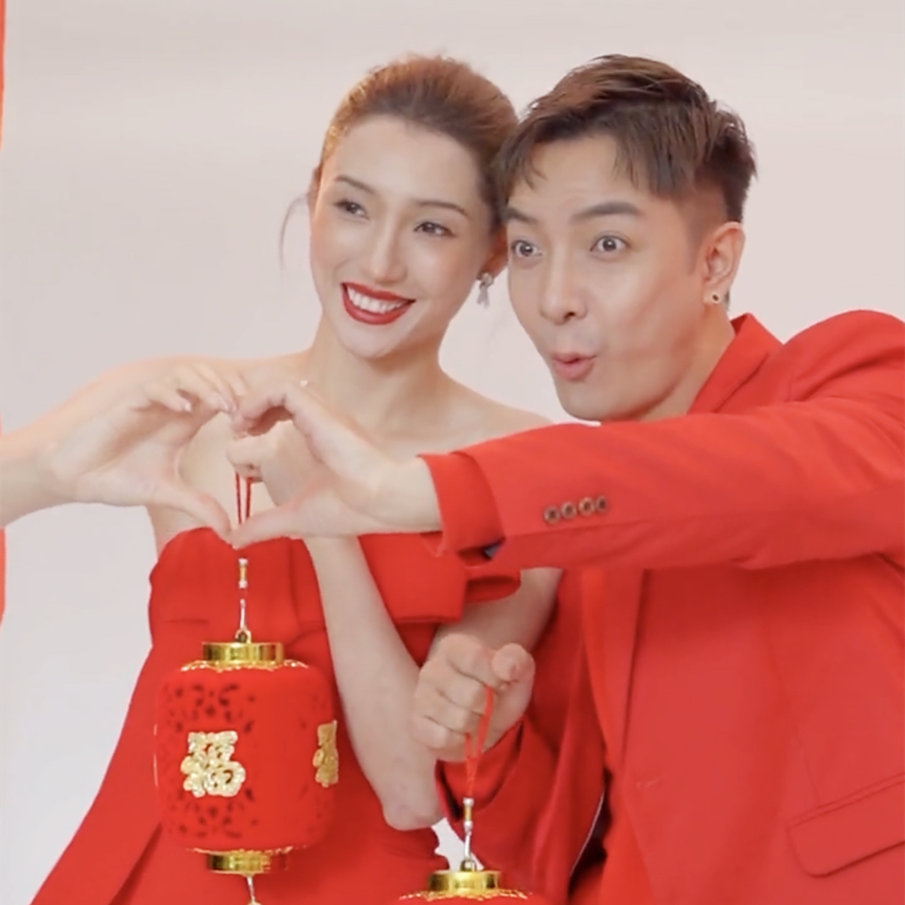 网红广东夫妇以签下20亿"卖身契",这吸金能力比明星还强.