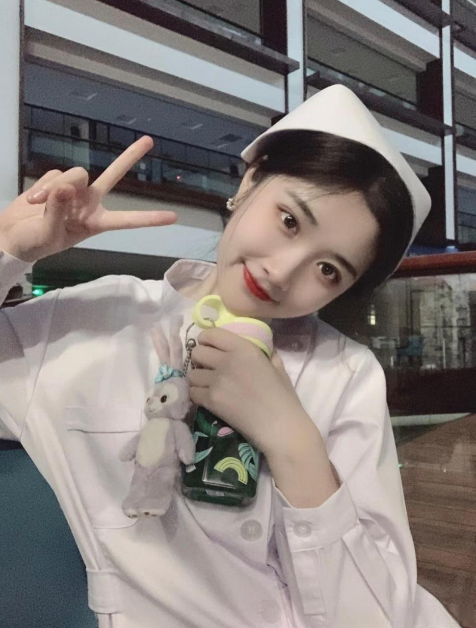 清纯美丽的护士小姐姐,是不是你喜欢的白衣天使呀?