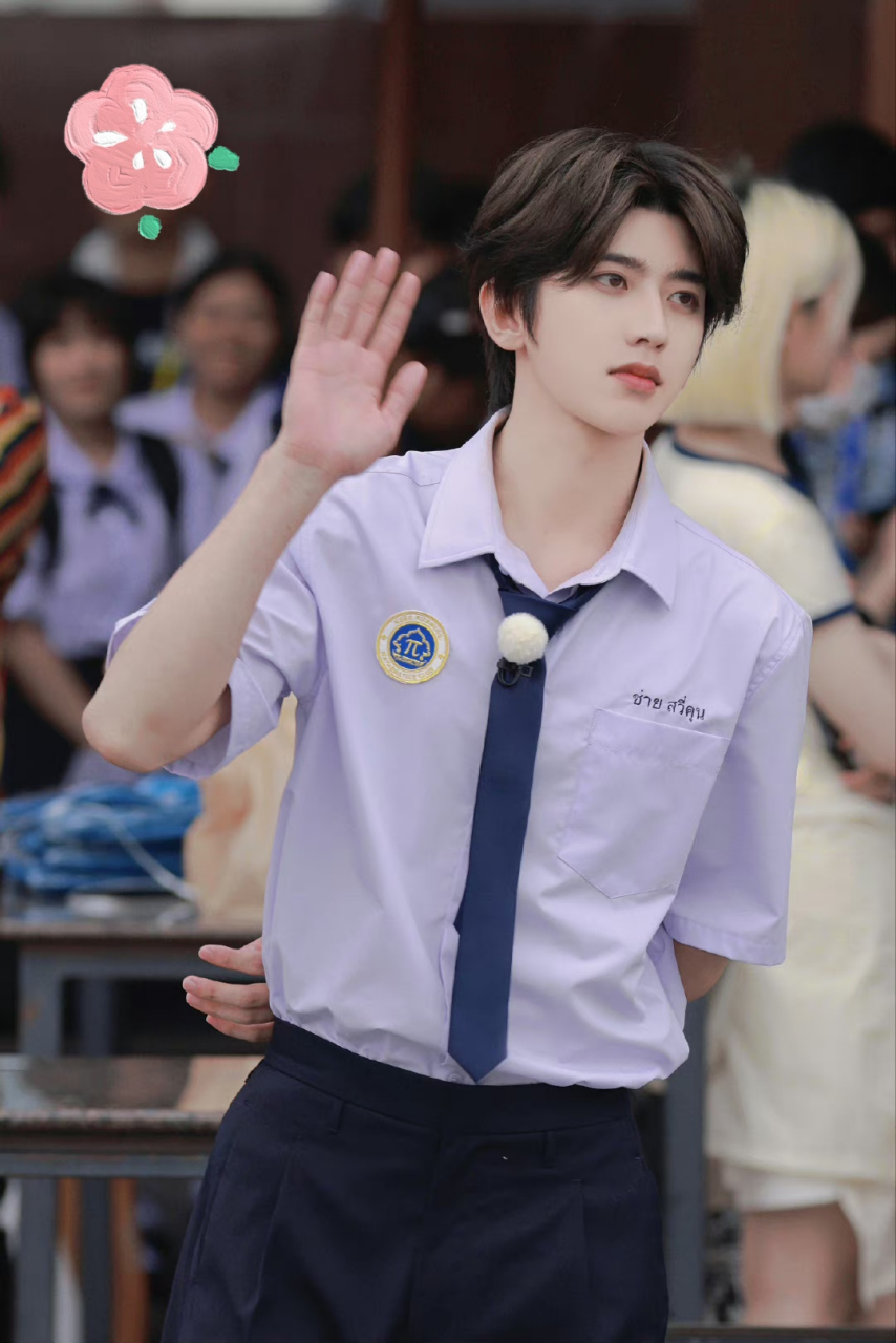 奔跑吧泰国站最惊艳的人# 统一穿泰国校服的蔡徐坤,王鹤棣,范丞丞