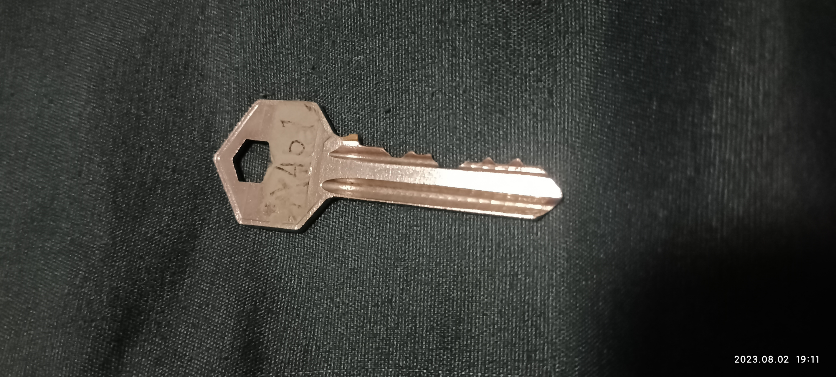 我中午回宿舍时才发现钥匙丢了,当时因为时间短就没有去找宿管;晚上