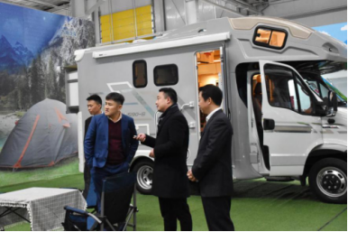 深圳高新投集团董事长刘苏华一行到访新吉奥十堰基地