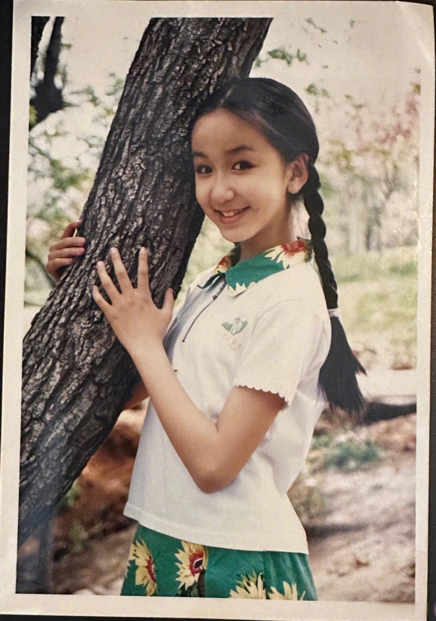 小时候的胡一菲好可爱,从小美到大的娄艺潇.