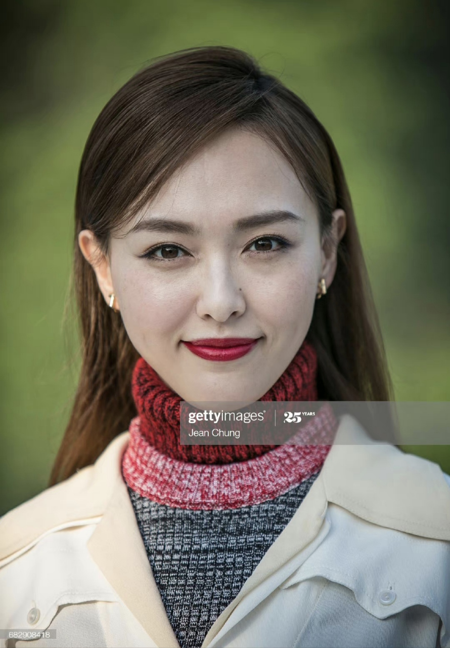 唐嫣生图怼镜头拍的吗?原来皮肤都不是完美的!