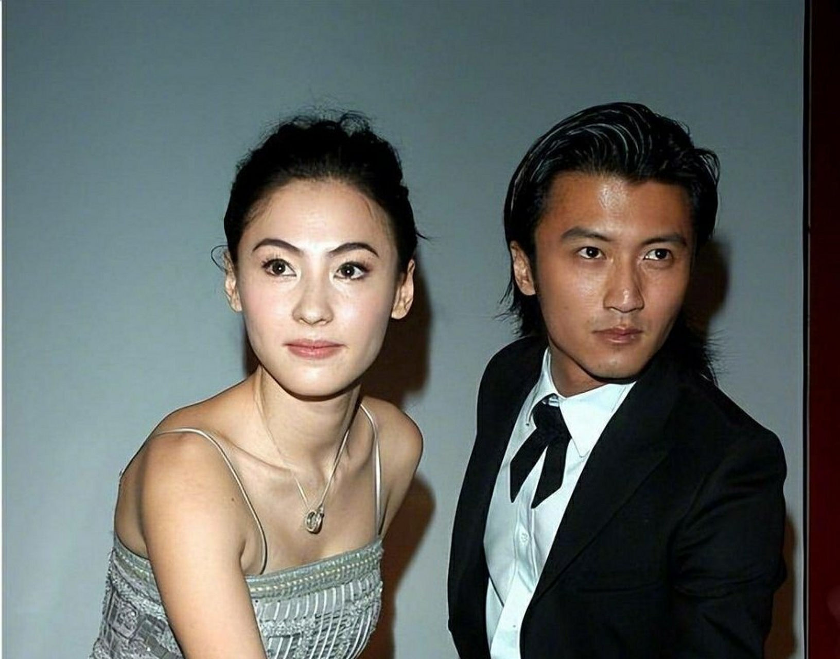 张柏芝经纪人emily回应张柏芝是带家人探亲,否认张柏芝谢霆锋复合