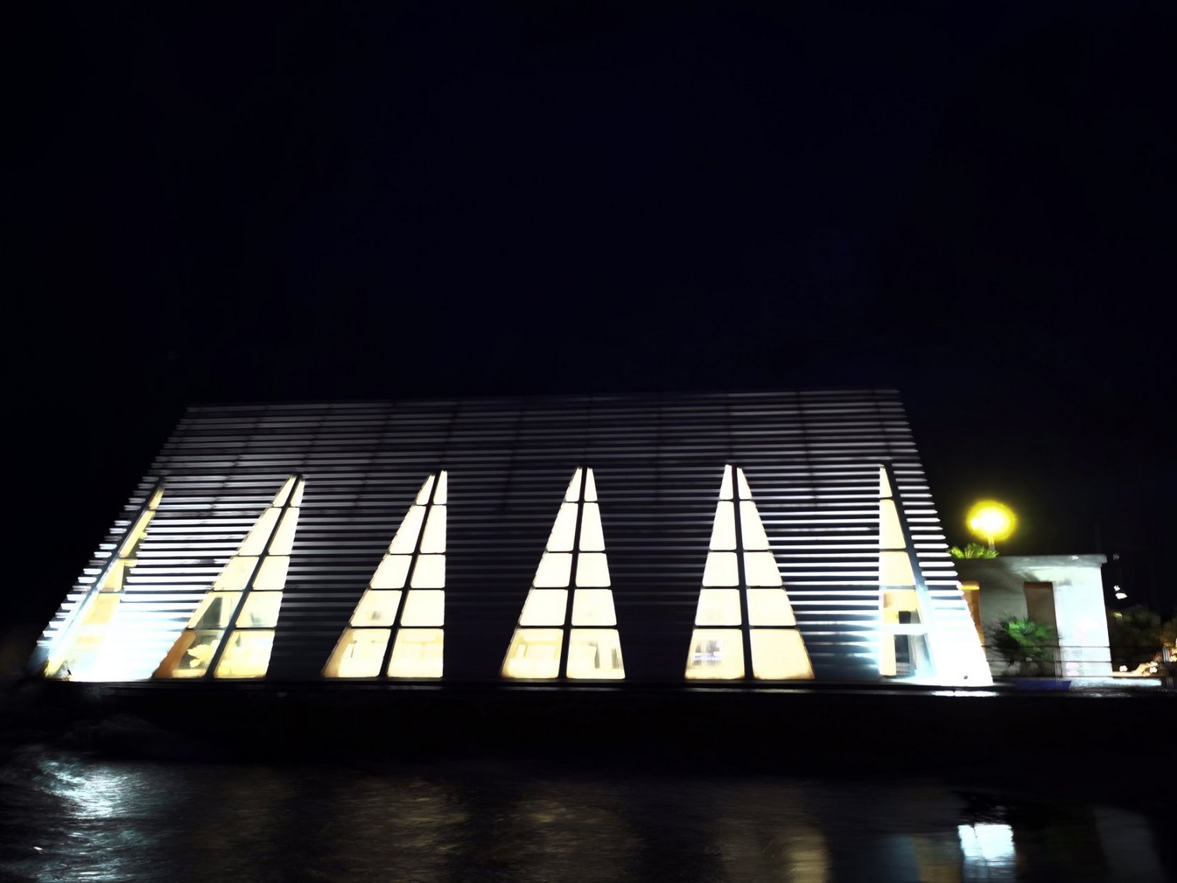 防城港三块石景区海上夜景